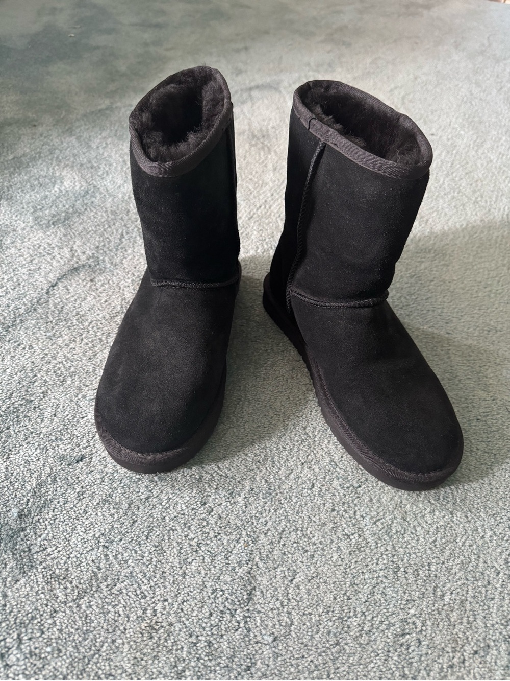 Classic Black Cozy Winter Boots 6 Koolaburra by ugg